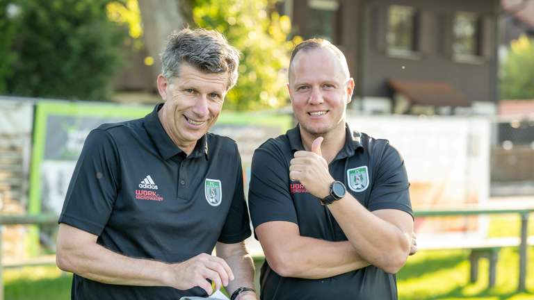 Soll Kreisklassen-Absteiger FC Kochelsee Schlehdorf dazu verhelfen, sich zu konsolidieren: Andreas Mathäus (re.), hier noch als Co-Trainer von TuS-Holzkirchen-Coach Sven Teichmann. © THOMAS PLETTENBERG